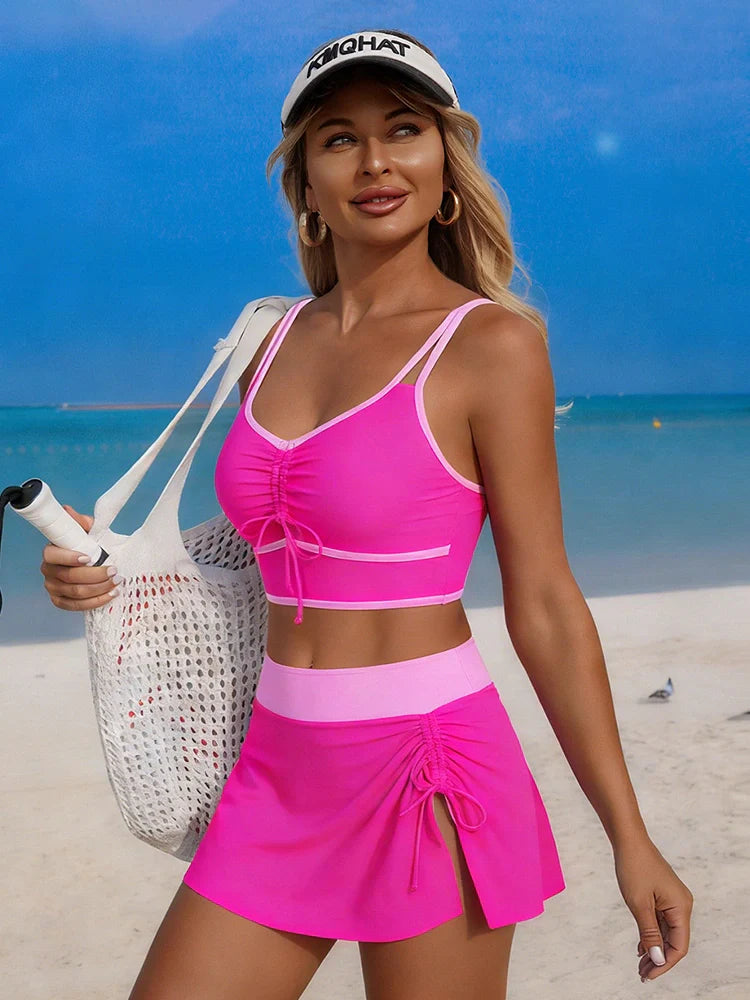 Completo bikini con laccetti, bordo a contrasto e gonna