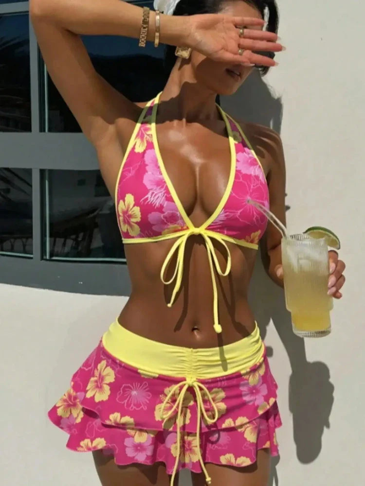 Set bikini 3 pezzi con gonna e reggiseno all'americana color fucsia tropicale