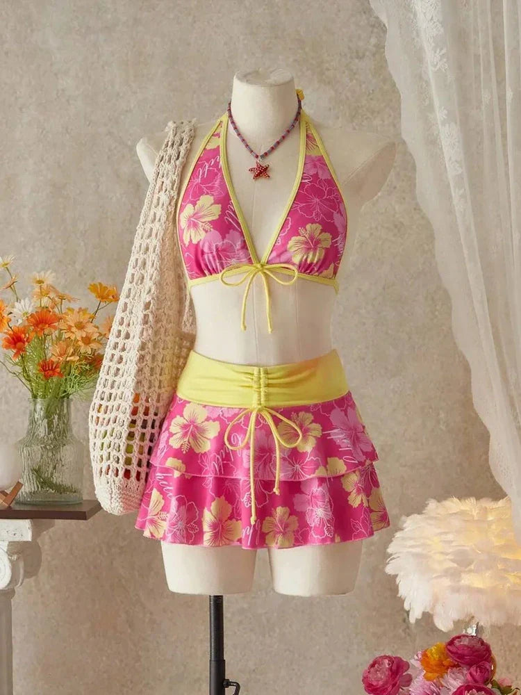 Set bikini 3 pezzi con gonna e reggiseno all'americana color fucsia tropicale